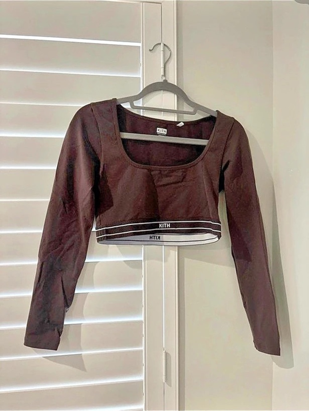 Kith Women Scoopneck Longsleeve Crop Top with Branded Hem Brown